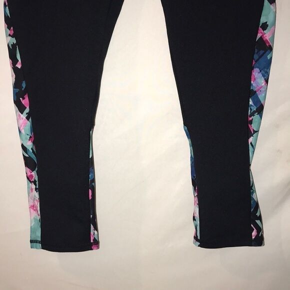 Fabletics Women's Multicolor Polly Capri Abstract Floral Leggings Size XS - Picture 2 of 7